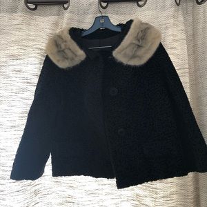 Beautiful vintage cropped black coat! 🧥✨💕